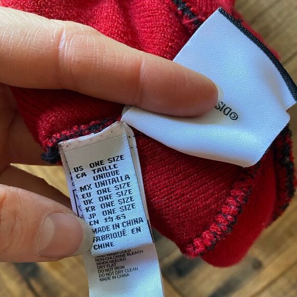 Disney Mickey Beanie    - Picture 4 of 6